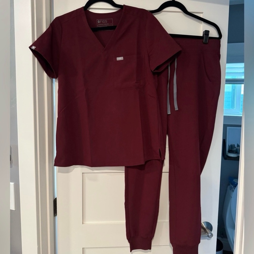 Figs Maroon Scrub Set